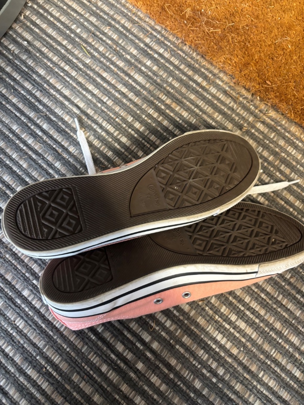 Pink converse - Picture 2 of 3